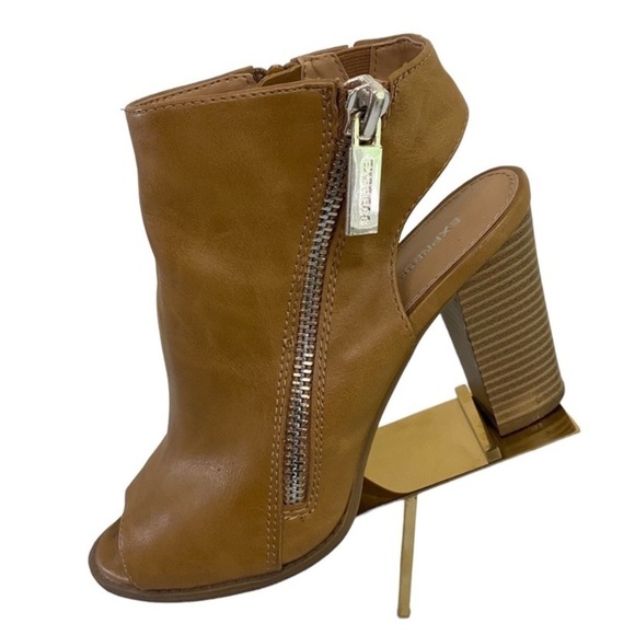 Express peep toe heeled ankle booties Size 8 tan - Picture 2 of 8